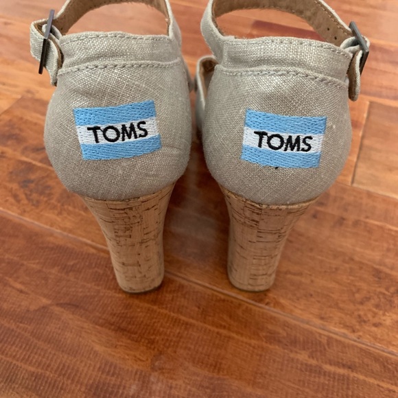 TOMS Wedge size 9.5 Brand New - Picture 4 of 6